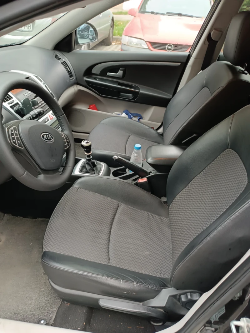 Kia Ceed 1.6 crd, снимка 10 - Автомобили и джипове - 48026148