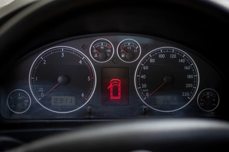 VW Multivan 2.5TDI 4 MOTION HIGHLINE, снимка 10 - Автомобили и джипове - 52483107