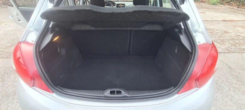 Peugeot 208 1.4HDI NAVI, снимка 13 - Автомобили и джипове - 52881334
