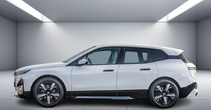 BMW iX xDrive50 = Sport Package = Гаранция, снимка 3 - Автомобили и джипове - 55434548