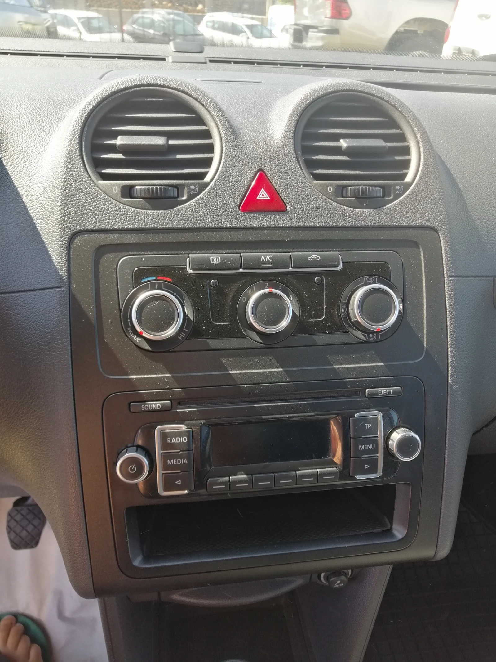 VW Caddy 1.6 TDI | Mobile.bg — изображение 12