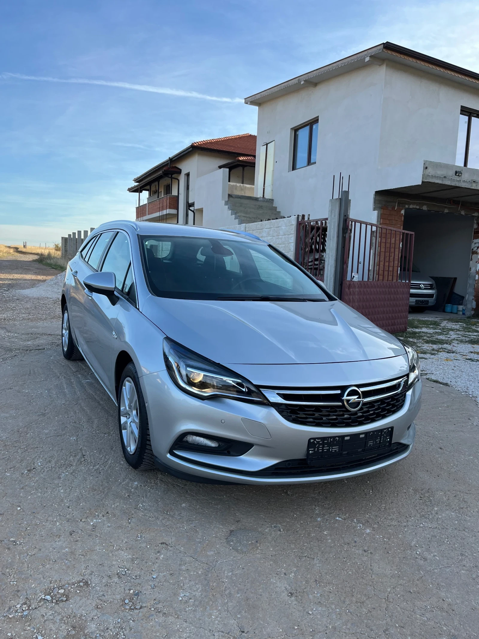 Opel Astra 1.6 SPORTS TOURER - изображение 2