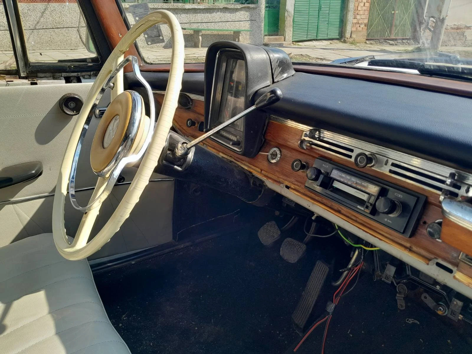 Mercedes-Benz 111 Седан, снимка 5 - Автомобили и джипове - 53738128