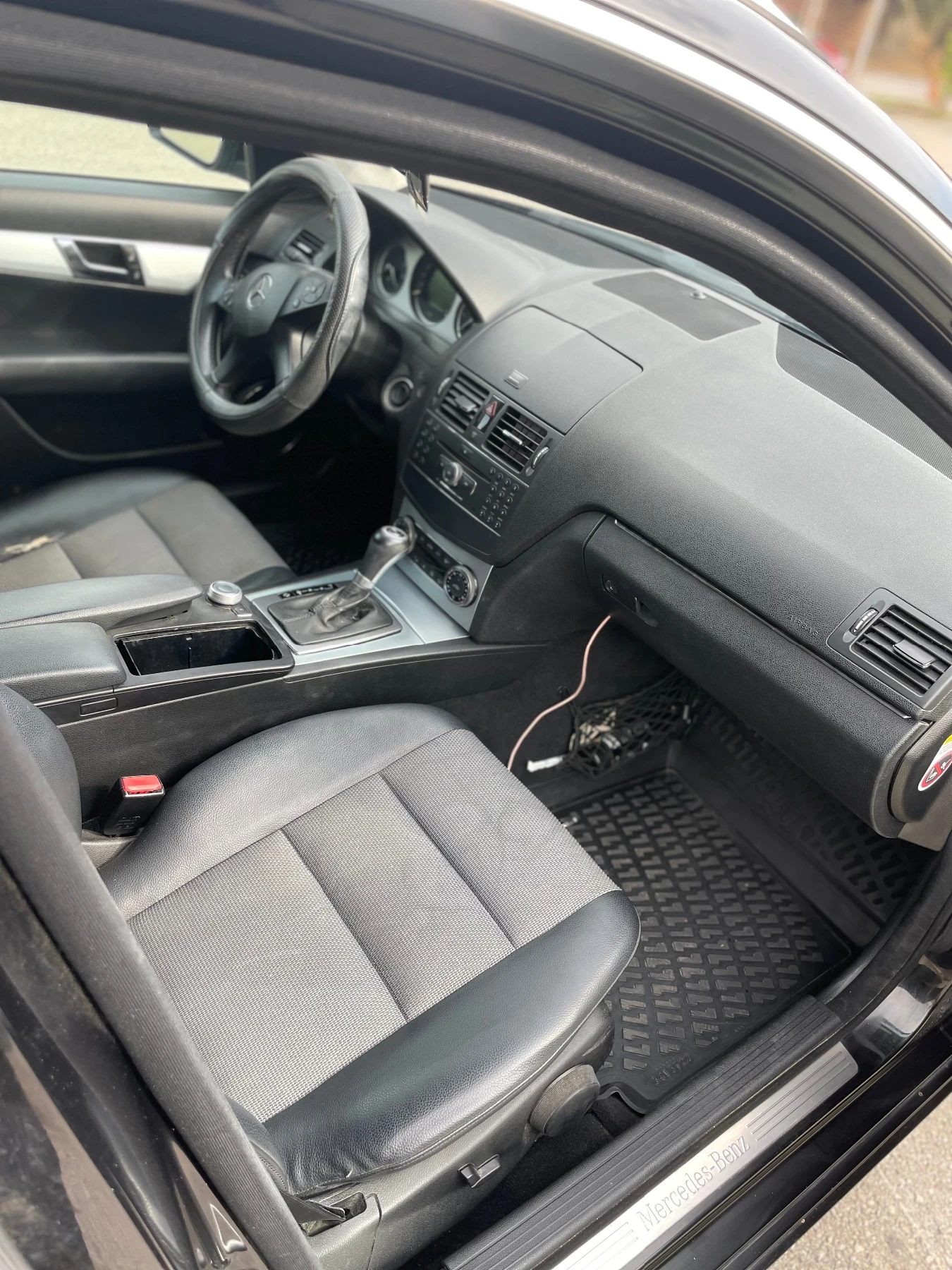 Mercedes-Benz C 220, снимка 9 - Автомобили и джипове - 54492944