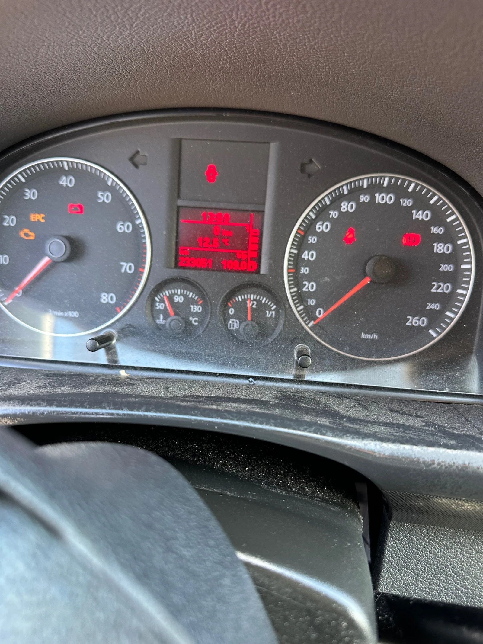 VW Touran Ecofuel, снимка 5 - Автомобили и джипове - 54567403