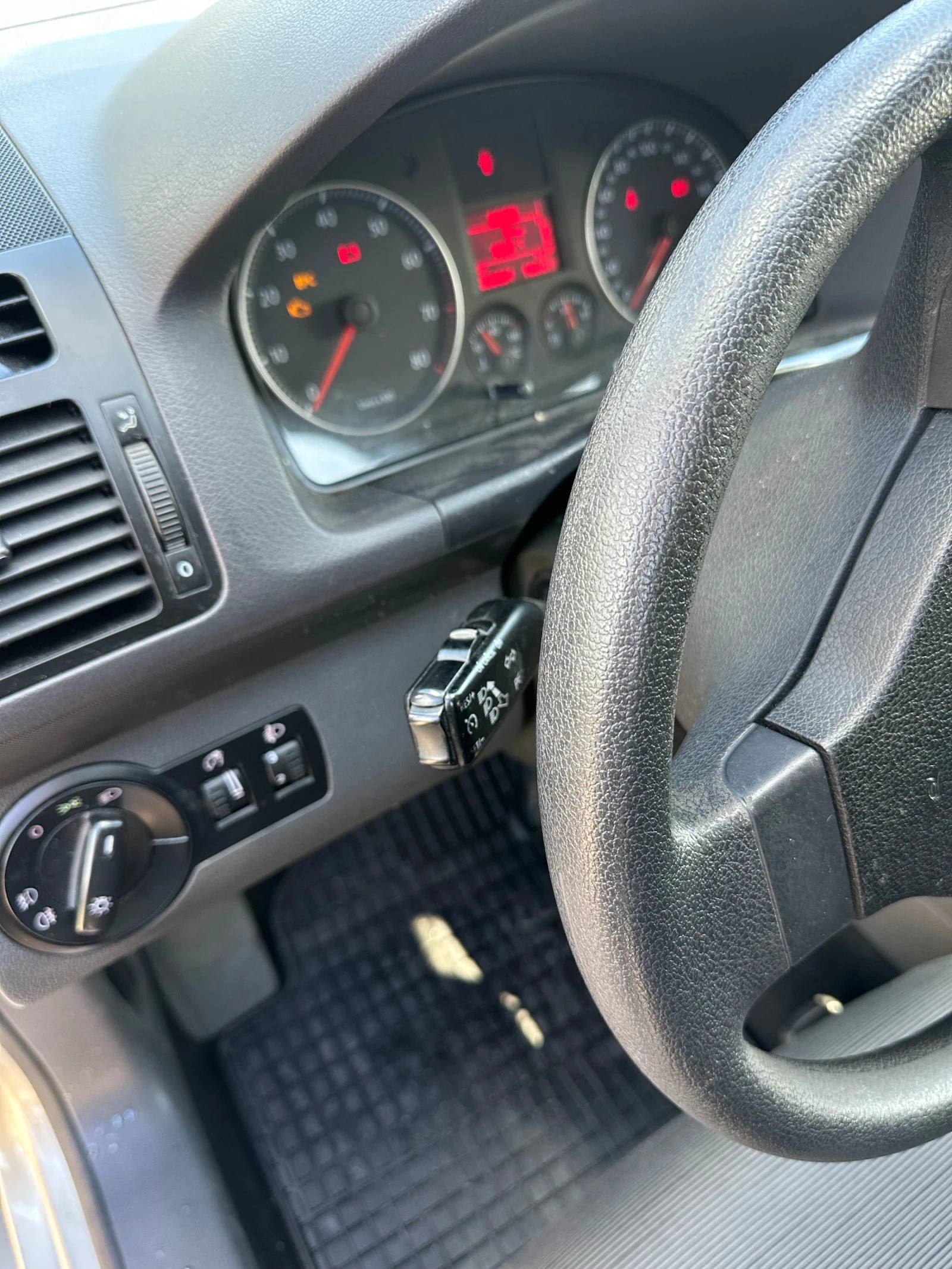 VW Touran Ecofuel, снимка 7 - Автомобили и джипове - 54567403