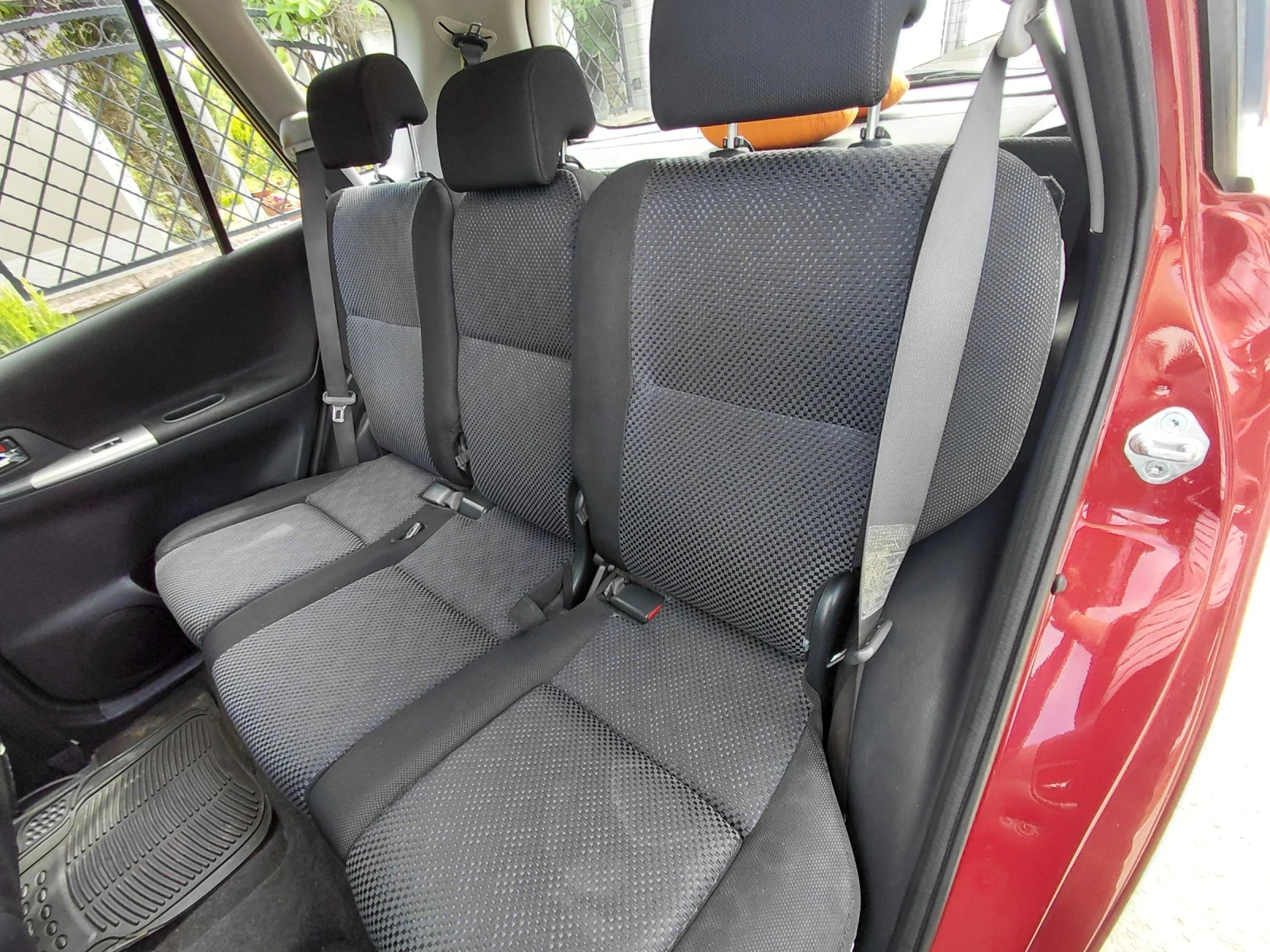 Toyota Corolla verso 2.0 Дизел, снимка 9 - Автомобили и джипове - 54692962