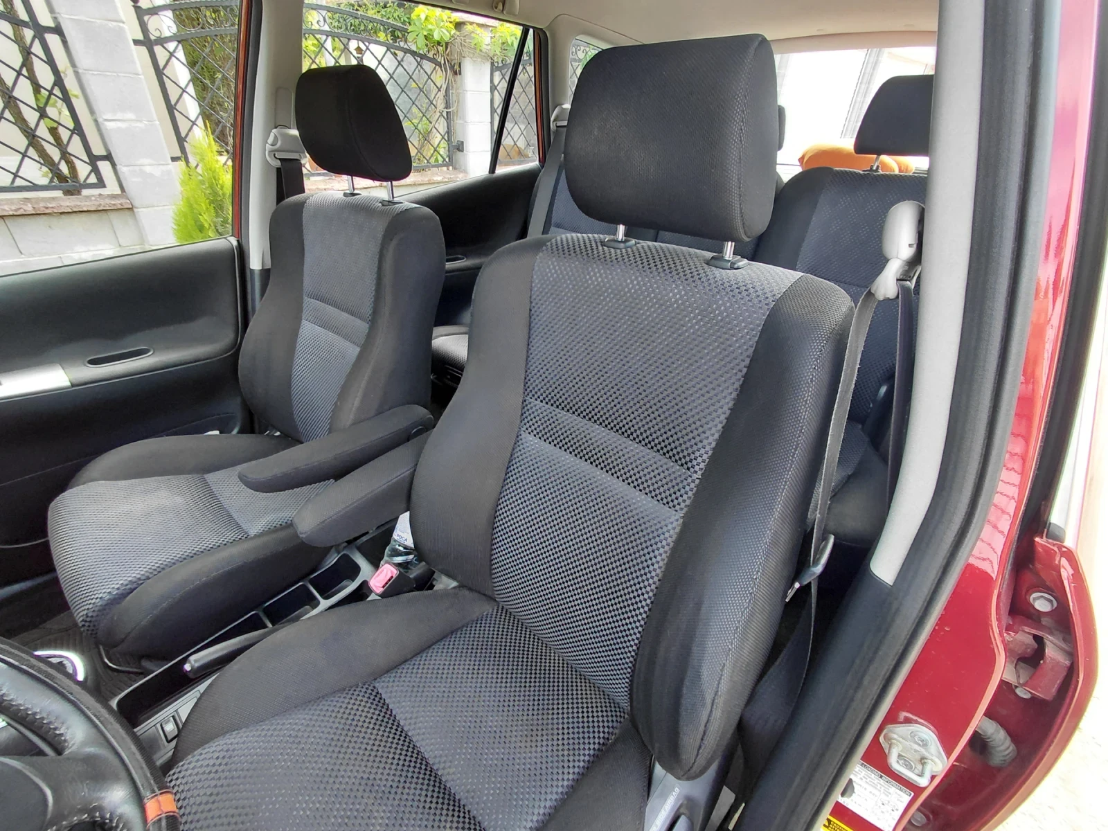 Toyota Corolla verso 2.0 Дизел, снимка 10 - Автомобили и джипове - 54692962