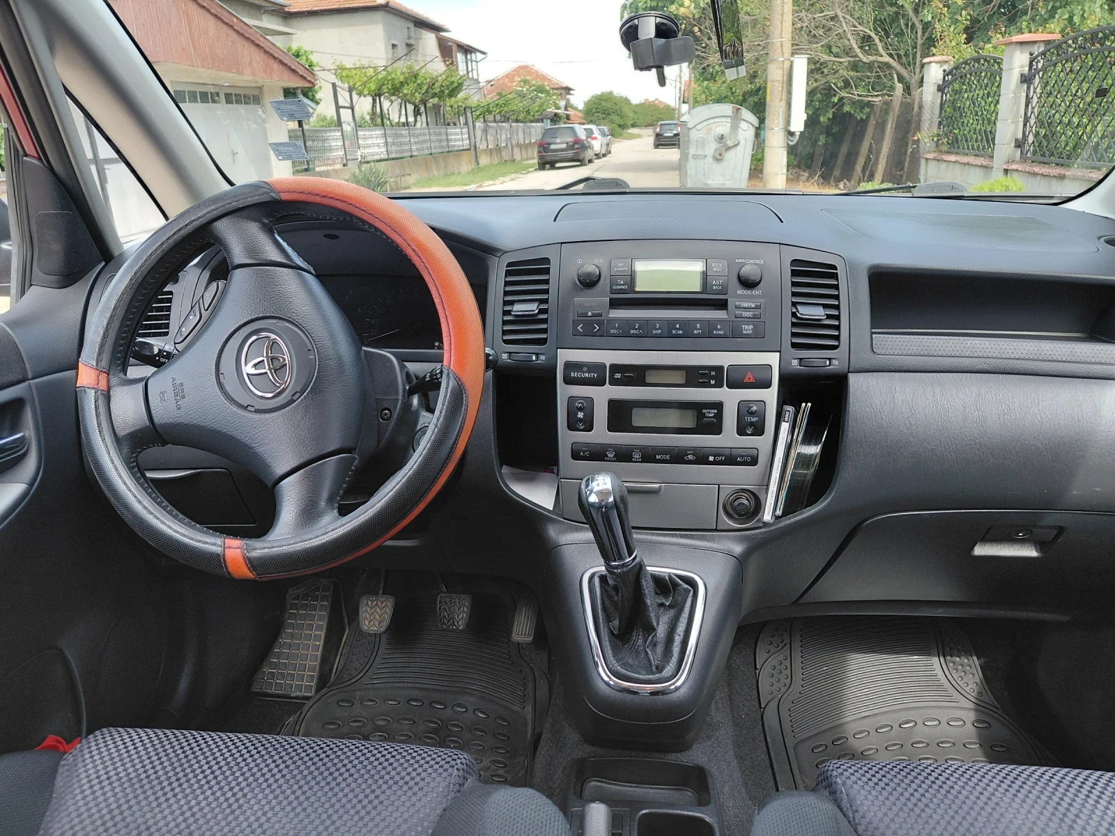 Toyota Corolla verso 2.0 Дизел, снимка 6 - Автомобили и джипове - 54692962