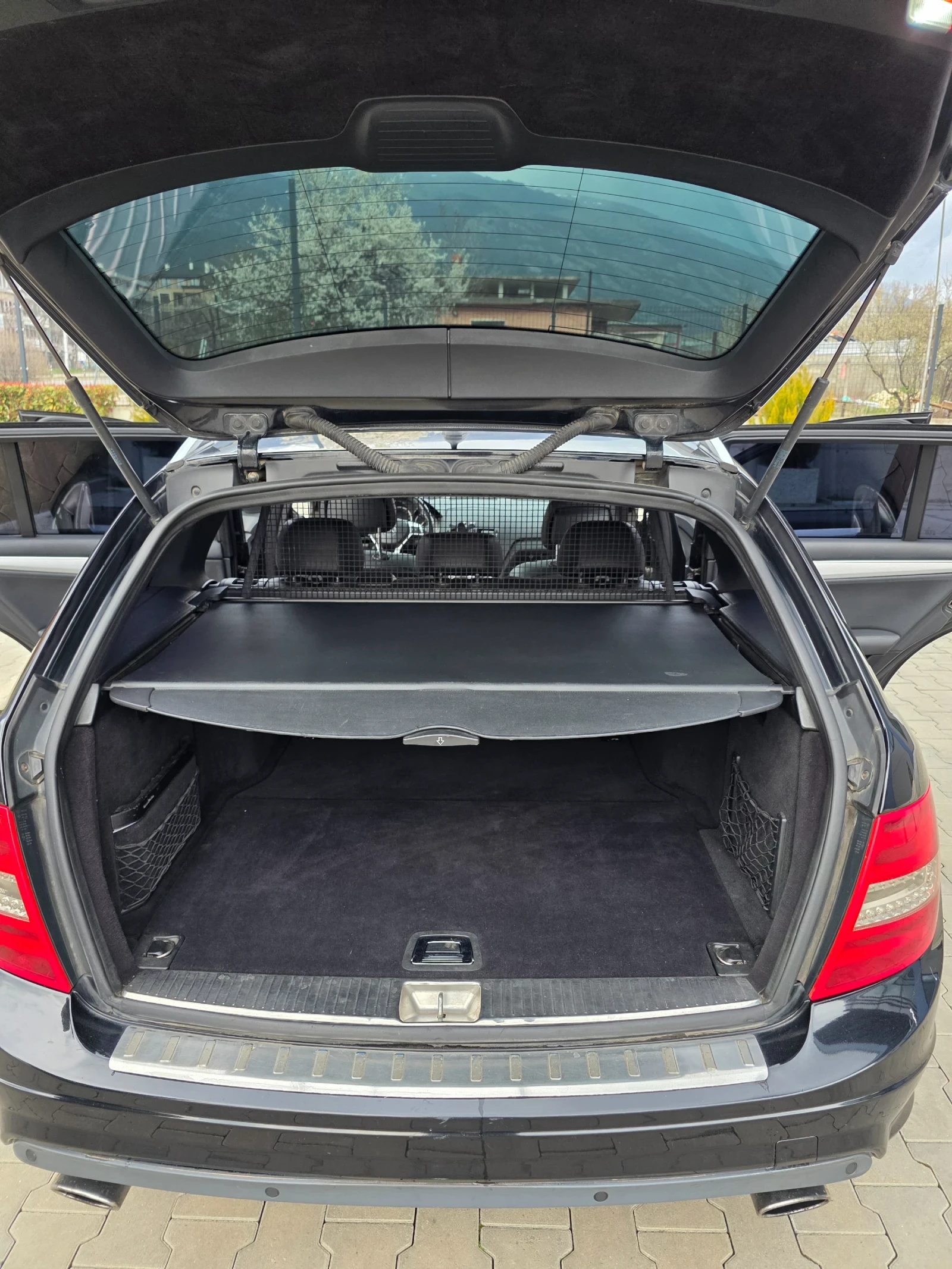 Mercedes-Benz C 320, снимка 12 - Автомобили и джипове - 54982621