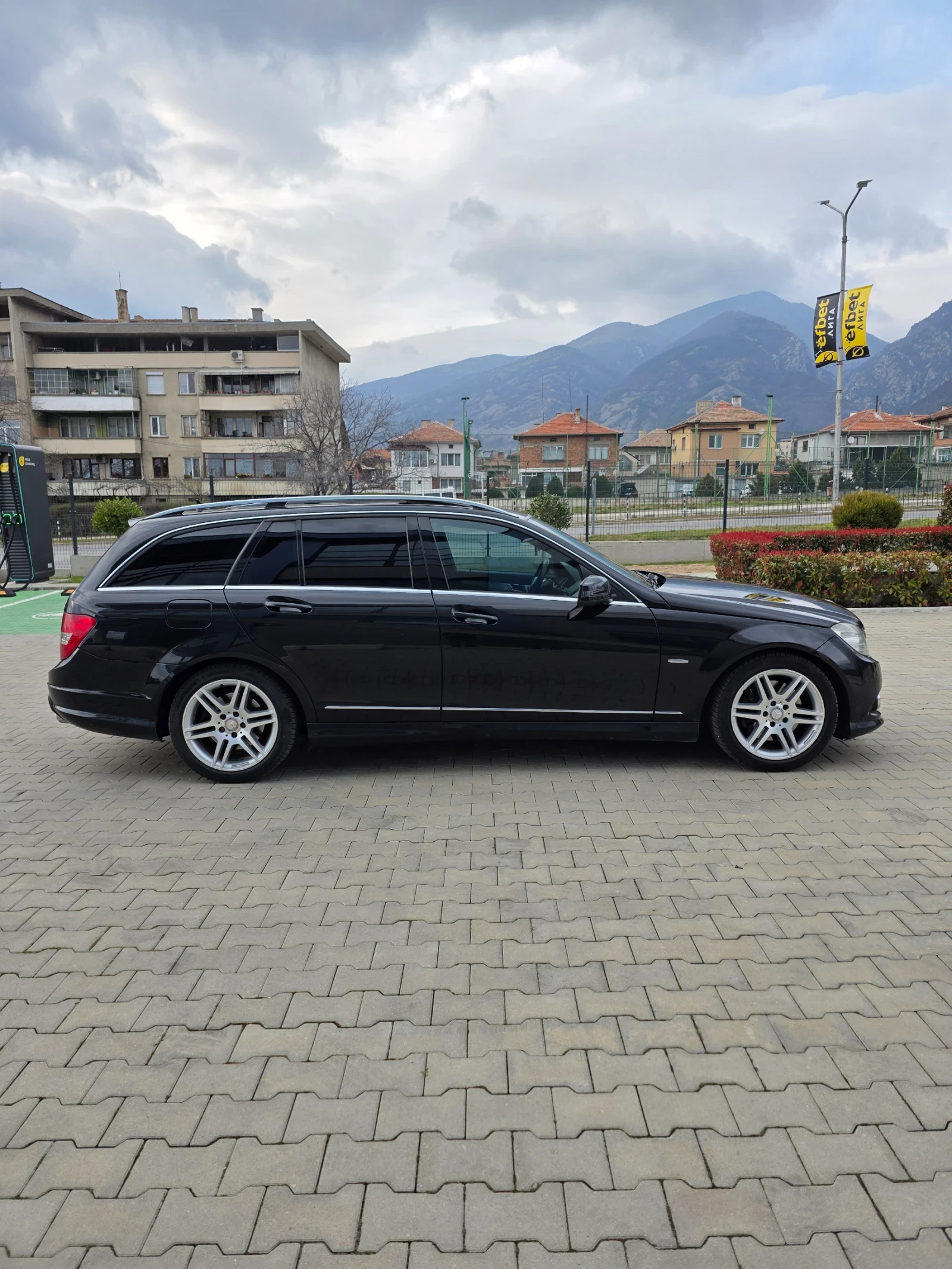 Mercedes-Benz C 320, снимка 3 - Автомобили и джипове - 54982621