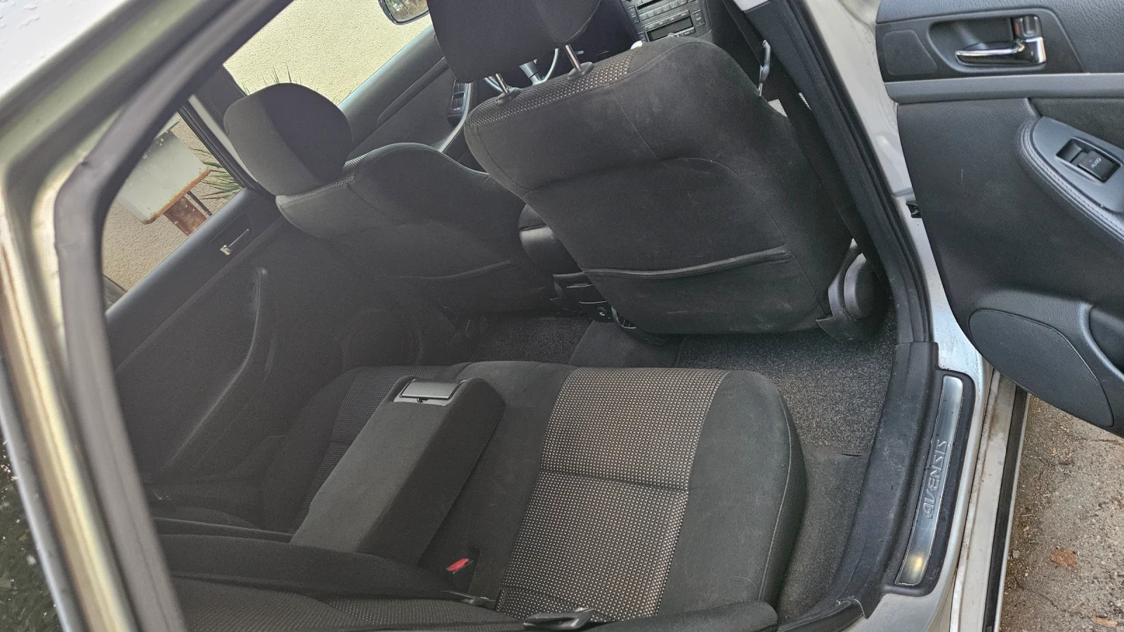 Toyota Avensis 2.2 D4D DCAT, снимка 10 - Автомобили и джипове - 55846618