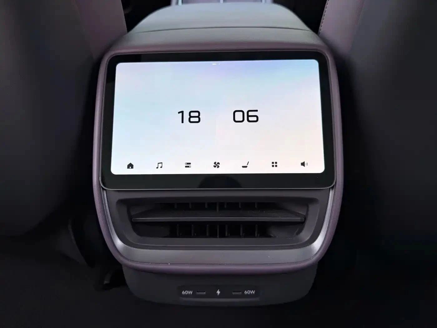 Xpeng P7, снимка 17 - Автомобили и джипове - 56687601
