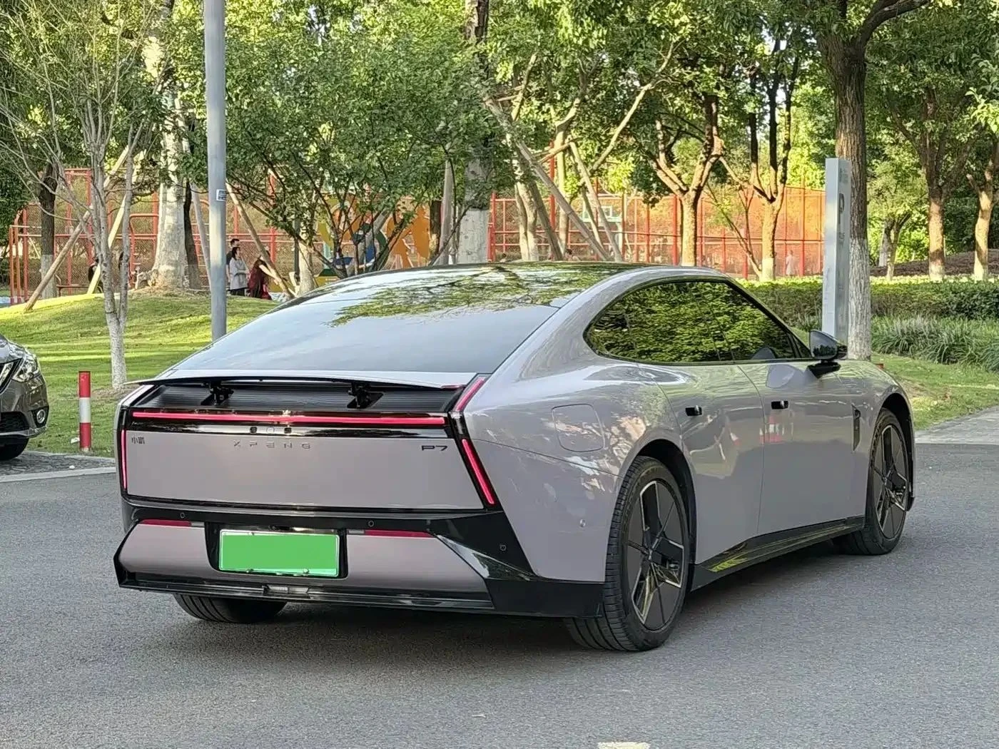 Xpeng P7, снимка 6 - Автомобили и джипове - 56687601