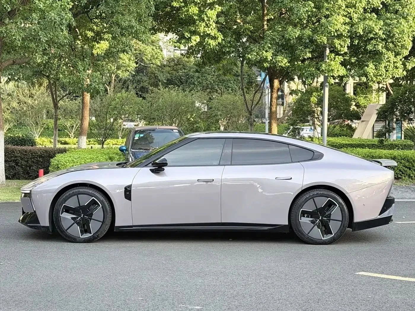 Xpeng P7, снимка 7 - Автомобили и джипове - 56687601