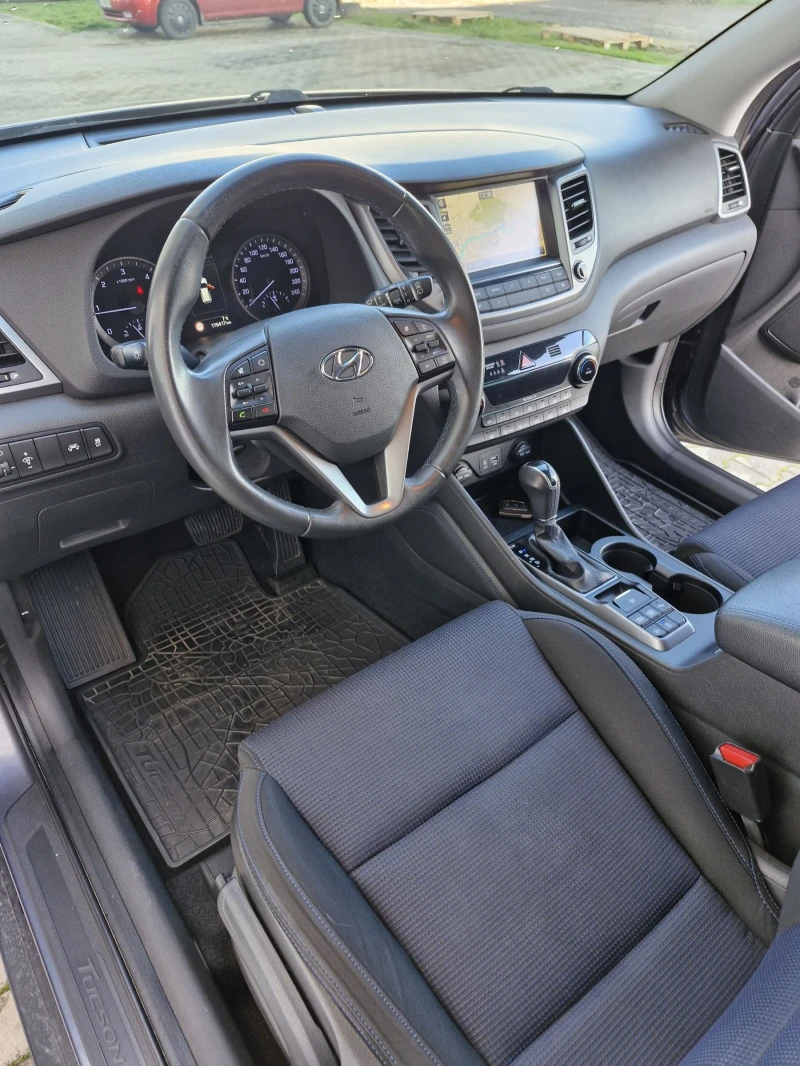Hyundai Tucson 1.7 CRDI , снимка 9 - Автомобили и джипове - 52913130