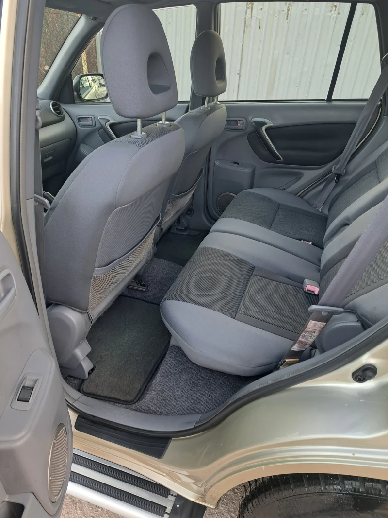 Toyota Rav4 2.0 i, снимка 12 - Автомобили и джипове - 53353402