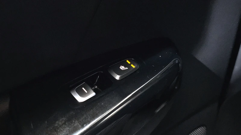 Kia Sportage 2.0 CRDI / АВТОМАТИК / СЕРВИЗНА ИСТОРИЯ !!!, снимка 15 - Автомобили и джипове - 53383206