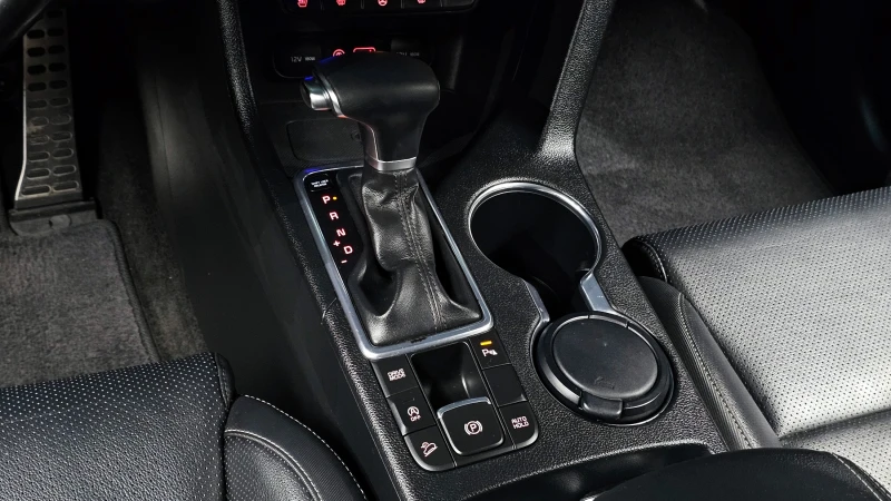 Kia Sportage 2.0 CRDI / АВТОМАТИК / СЕРВИЗНА ИСТОРИЯ !!!, снимка 13 - Автомобили и джипове - 53383206