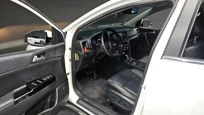 Kia Sportage 2.0 CRDI / АВТОМАТИК / СЕРВИЗНА ИСТОРИЯ !!!, снимка 5 - Автомобили и джипове - 53383206