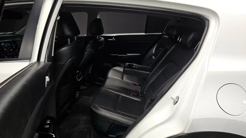 Kia Sportage 2.0 CRDI / АВТОМАТИК / СЕРВИЗНА ИСТОРИЯ !!!, снимка 8 - Автомобили и джипове - 53383206