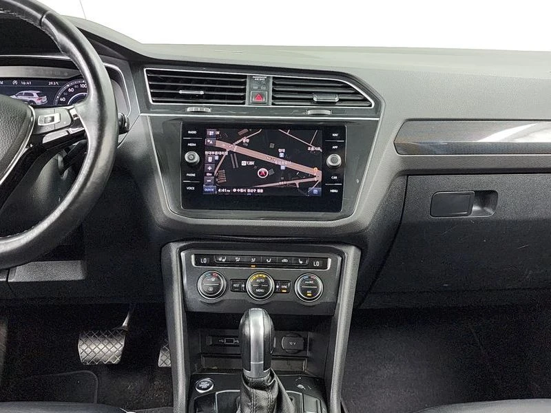 VW Tiguan 2.0 TDI 4Motion Prestige| 150к.с., снимка 14 - Автомобили и джипове - 56199777