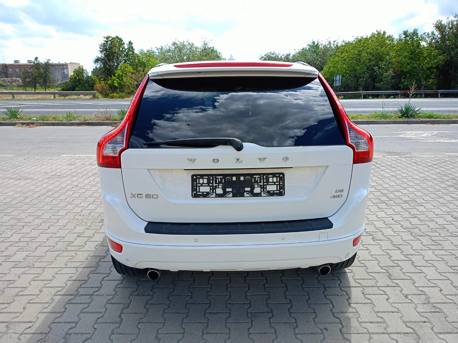 Volvo XC60 D5 AWD 2.4 D - изображение 4