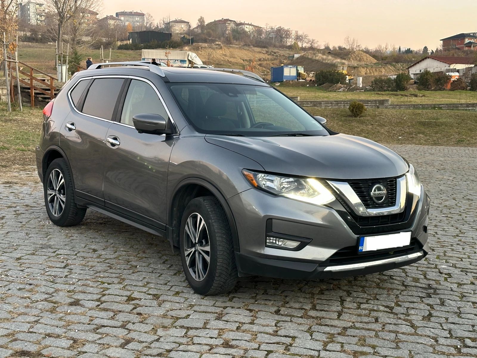 Nissan X-trail Rogue SV 4X4   ГАЗ и много екстри - изображение 2