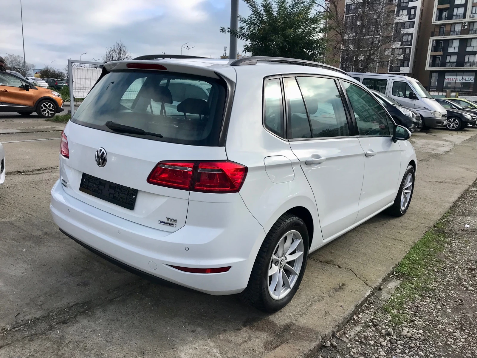 VW Sportsvan 1.6tdi-90kc.-face - изображение 7