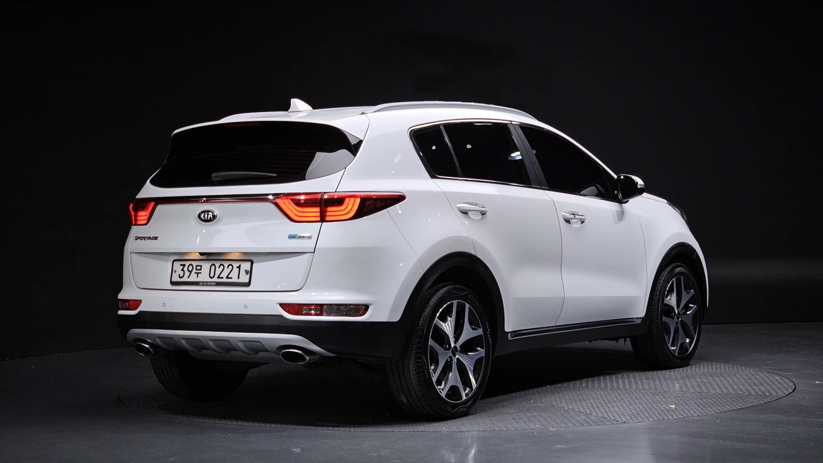 Kia Sportage 2.0 CRDI / АВТОМАТИК / СЕРВИЗНА ИСТОРИЯ !!! - изображение 2