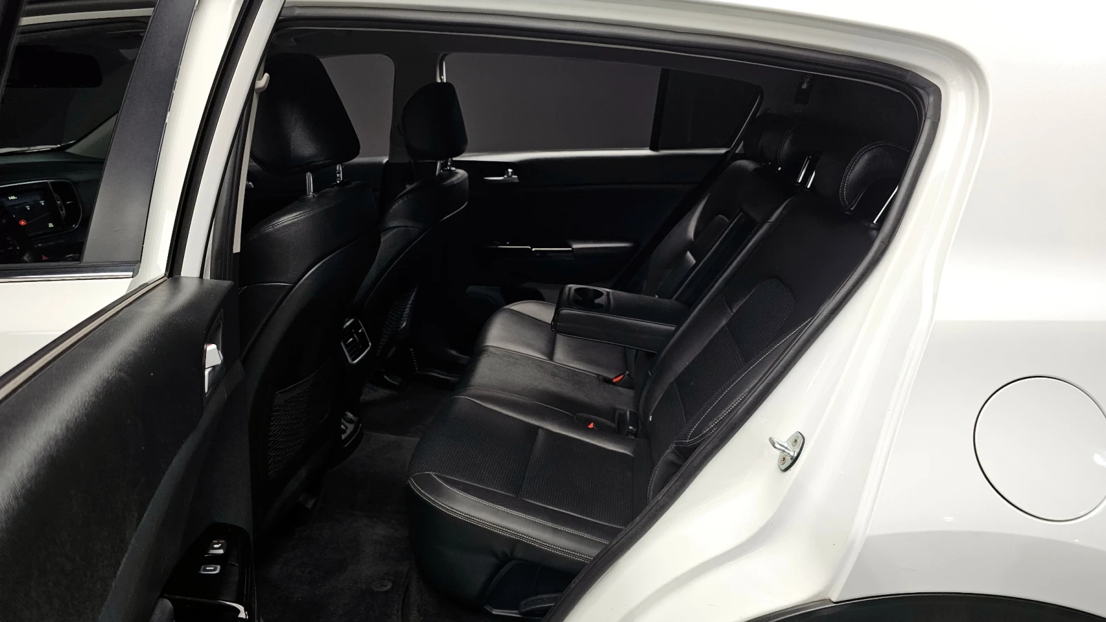 Kia Sportage 2.0 CRDI / АВТОМАТИК / СЕРВИЗНА ИСТОРИЯ !!! - изображение 8