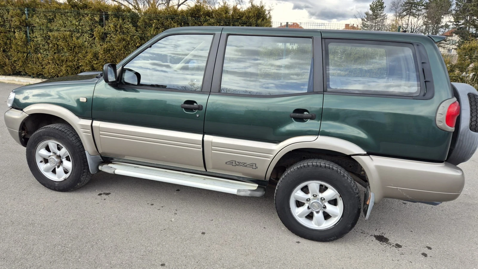 Nissan Terrano 2.4, 4х4 7 местен с метан - изображение 2