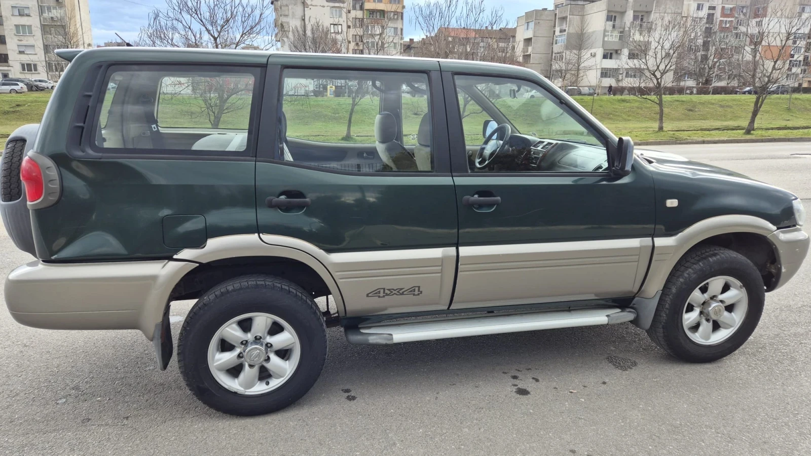 Nissan Terrano 2.4, 4х4 7 местен с метан