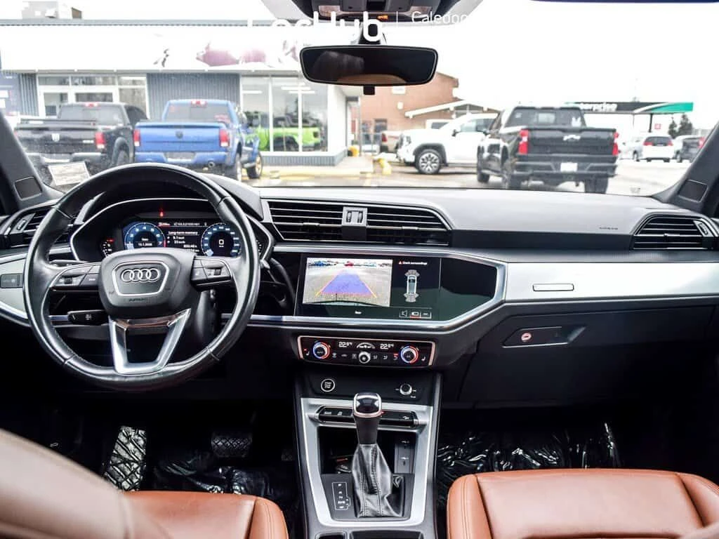 Audi Q3 * Komfort Quattro Pano Sunroof Leather Heated Fron, снимка 11 - Автомобили и джипове - 53902323