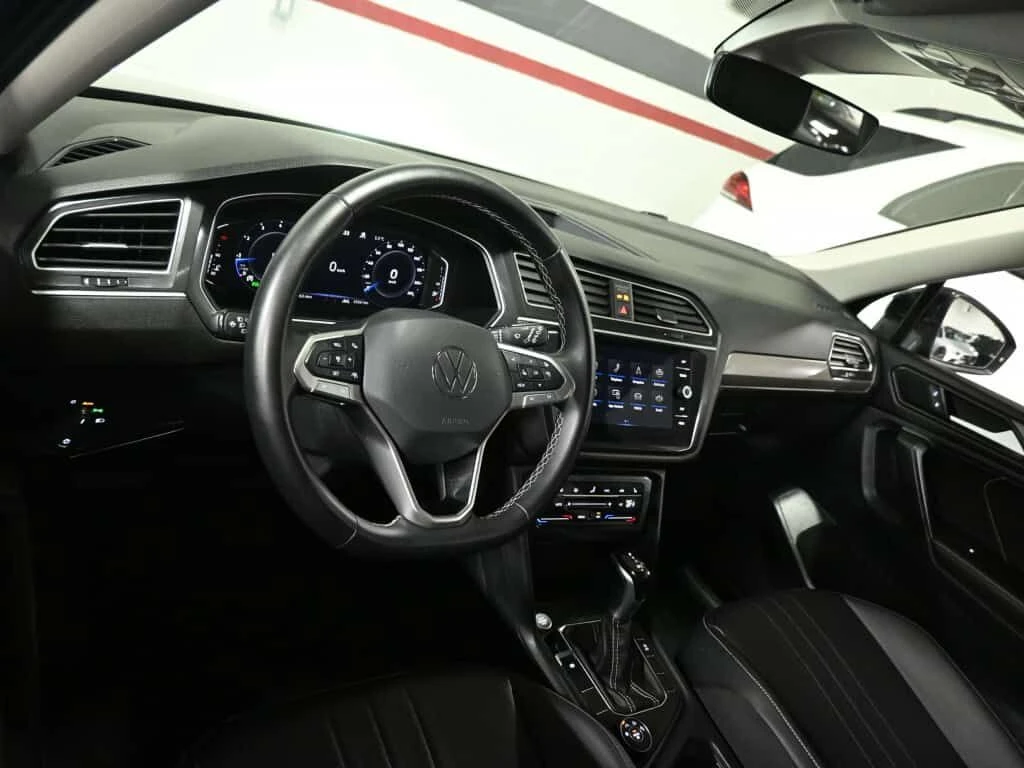 VW Tiguan * Comfortline No Accident Heated Seats Adaptive Cr, снимка 10 - Автомобили и джипове - 54058497