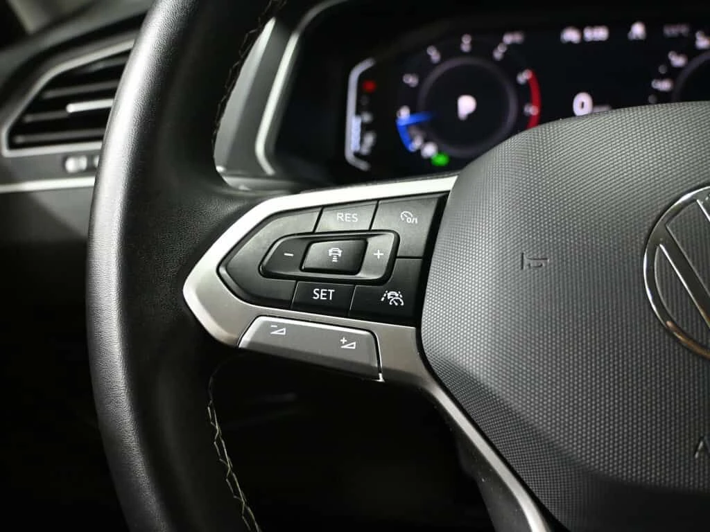 VW Tiguan * Comfortline No Accident Heated Seats Adaptive Cr, снимка 12 - Автомобили и джипове - 54058497