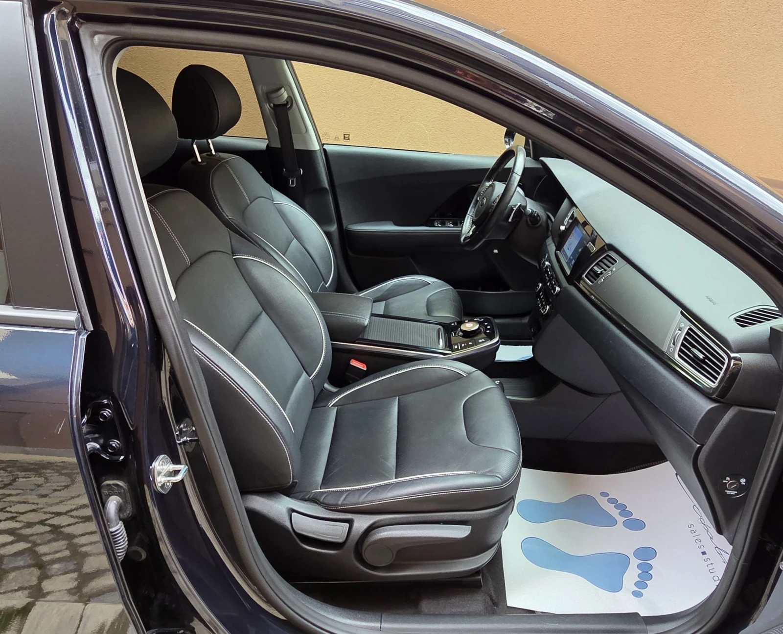 Kia Niro 64KWh/Premium/SOH100%, снимка 10 - Автомобили и джипове - 54083309