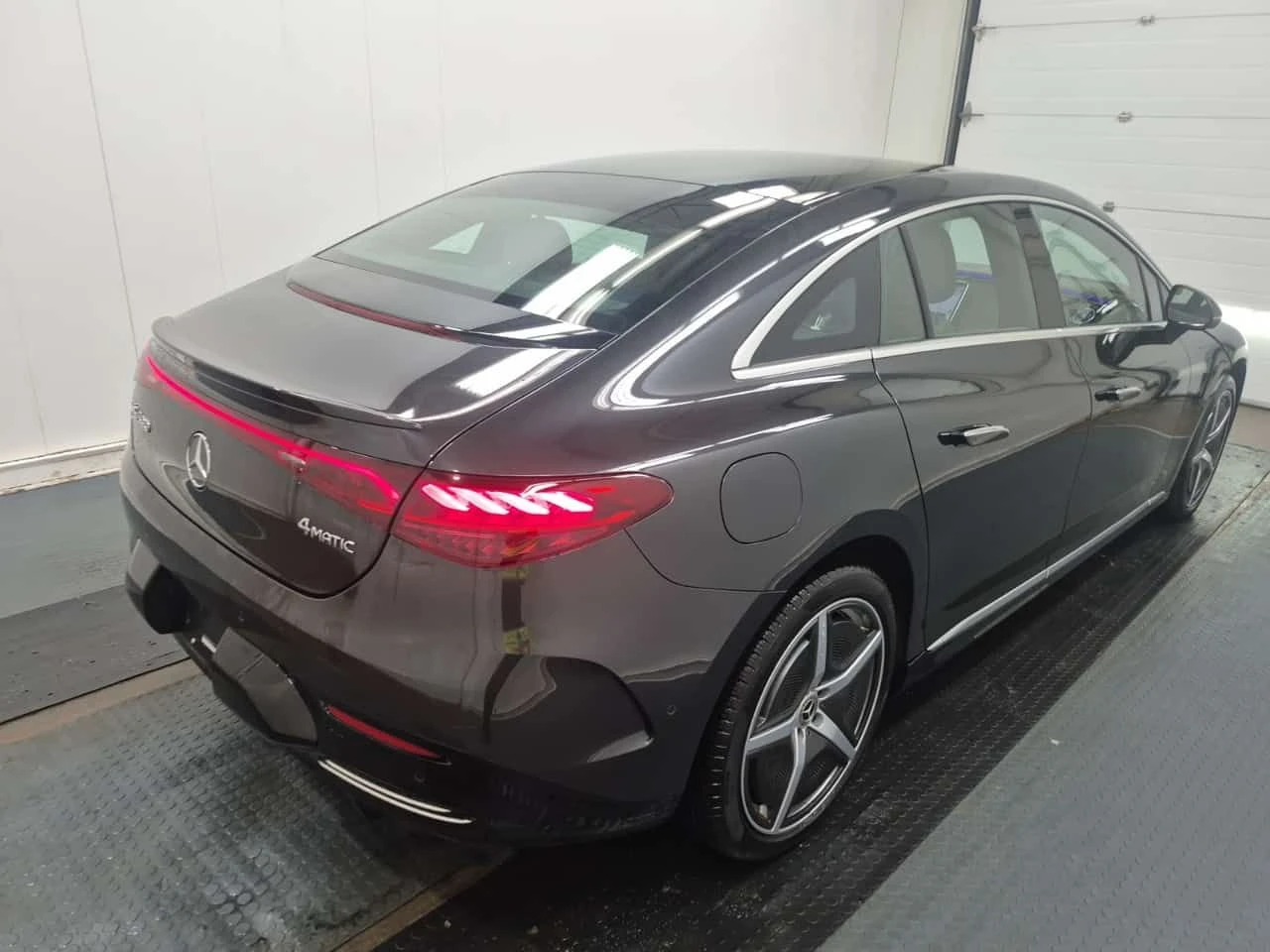 Mercedes-Benz EQE 500 | AMG LINE | DIGITAL LIGHT | EXCLUSIVE TRIM | , снимка 3 - Автомобили и джипове - 54137346