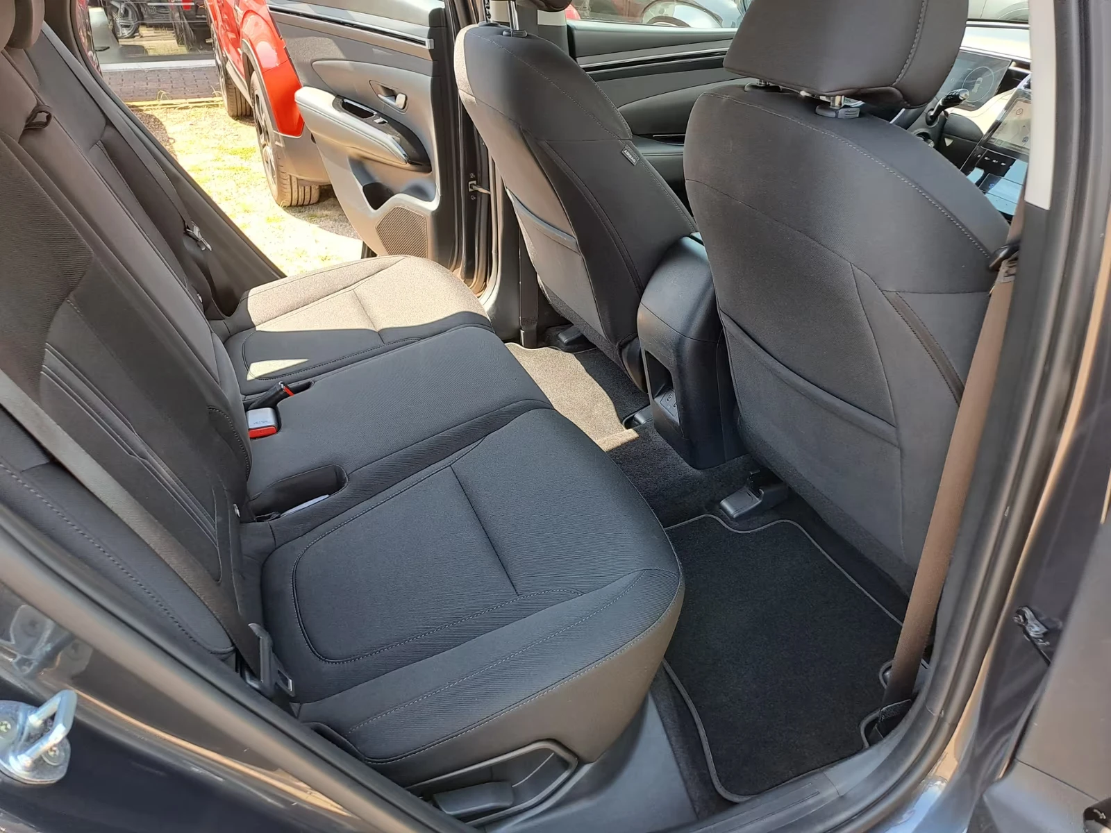 Hyundai Tucson TREND/265HP/СЕРТИФ. БАТЕРИЯ/4x4/CAM/293h, снимка 10 - Автомобили и джипове - 55233461