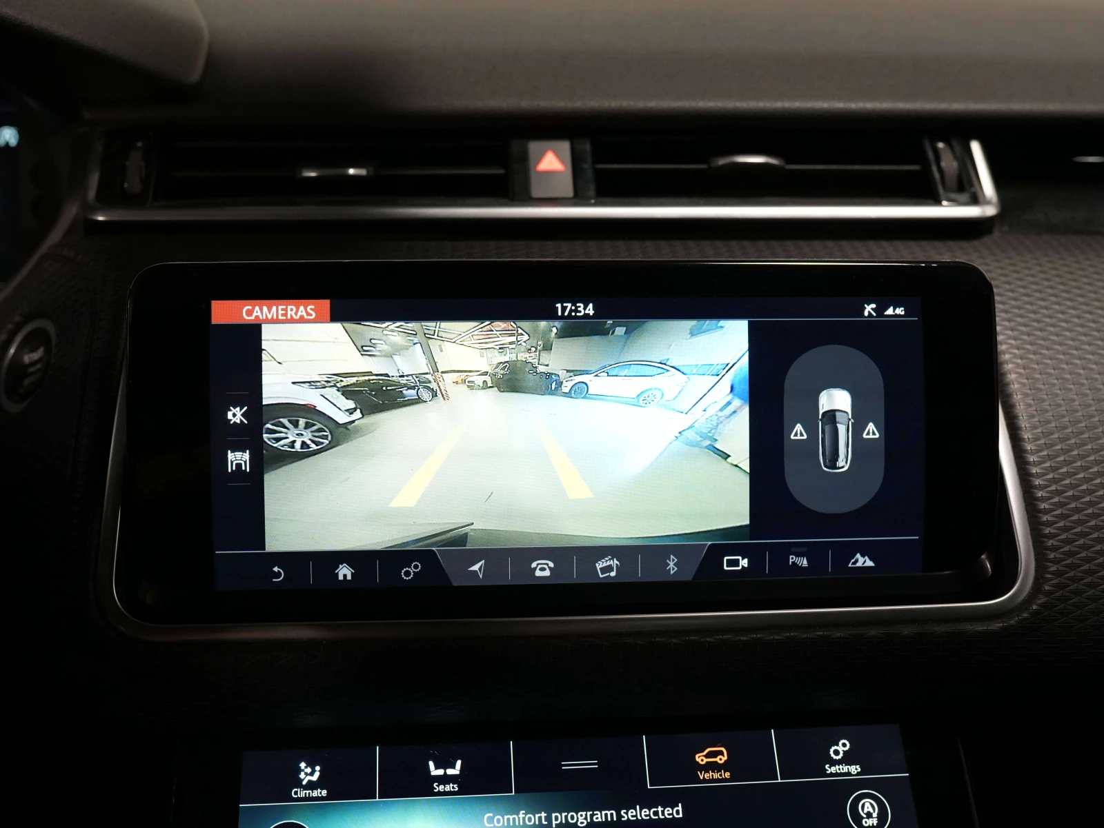 Land Rover Range Rover Velar * SE | P380 | PANO | MERIDIAN | * CARFAX * ЦЕНА ДО, снимка 16 - Автомобили и джипове - 55872437