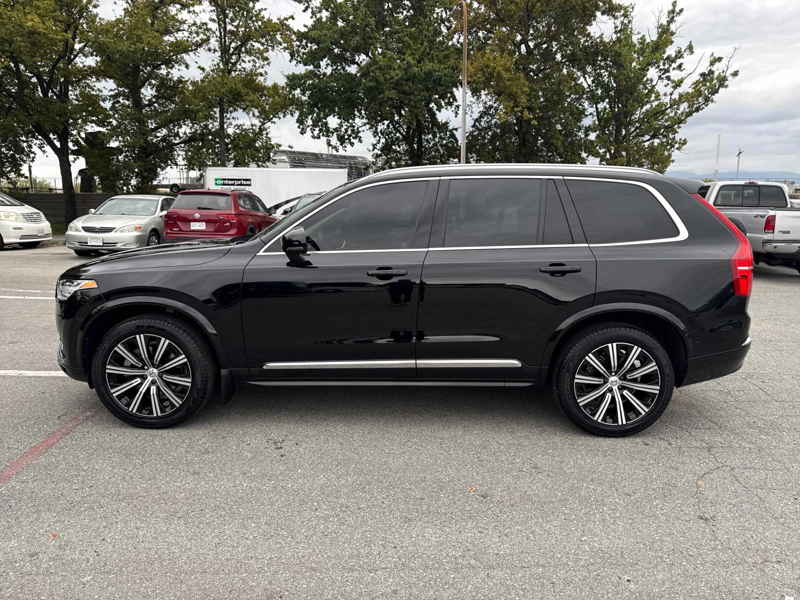 Volvo Xc90  B6 AWD Plus Dark Theme 7 Seater / CARFAX , снимка 3 - Автомобили и джипове - 56084302