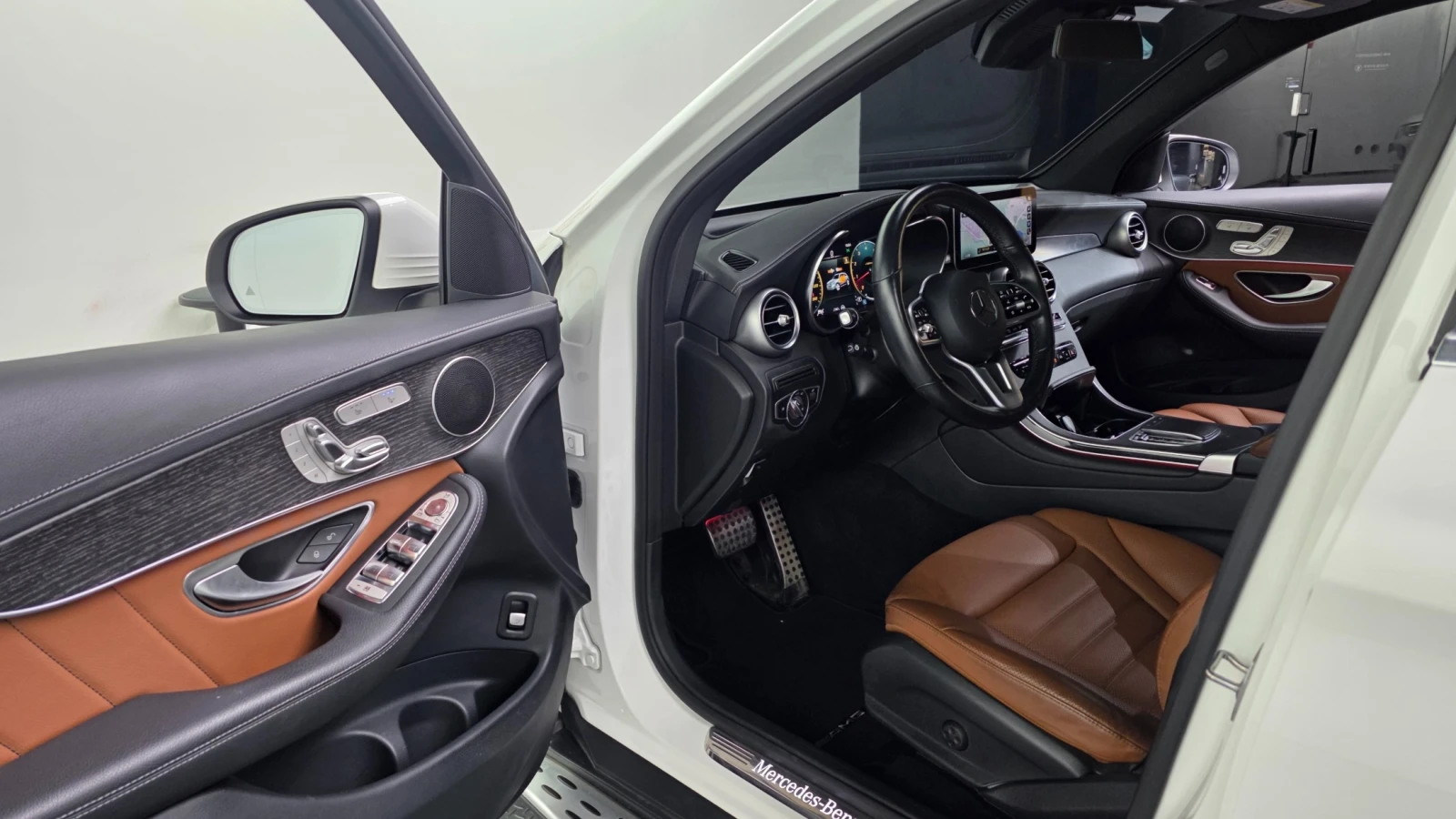 Mercedes-Benz GLC GLC300 4MATIC | HUD | 360  | Адаптивен круиз, снимка 9 - Автомобили и джипове - 56213373