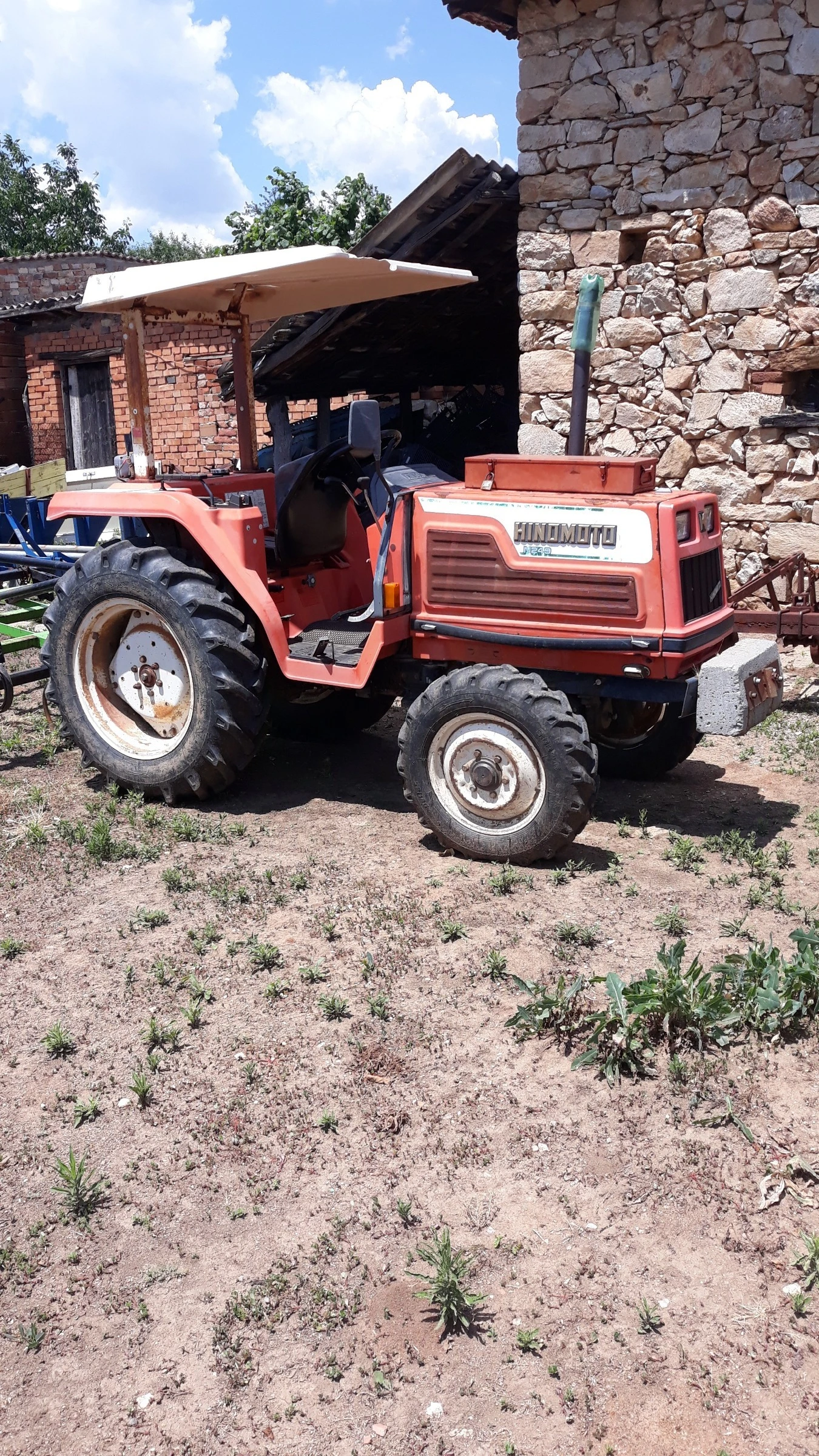 Трактор Hinomoto N249, снимка 1