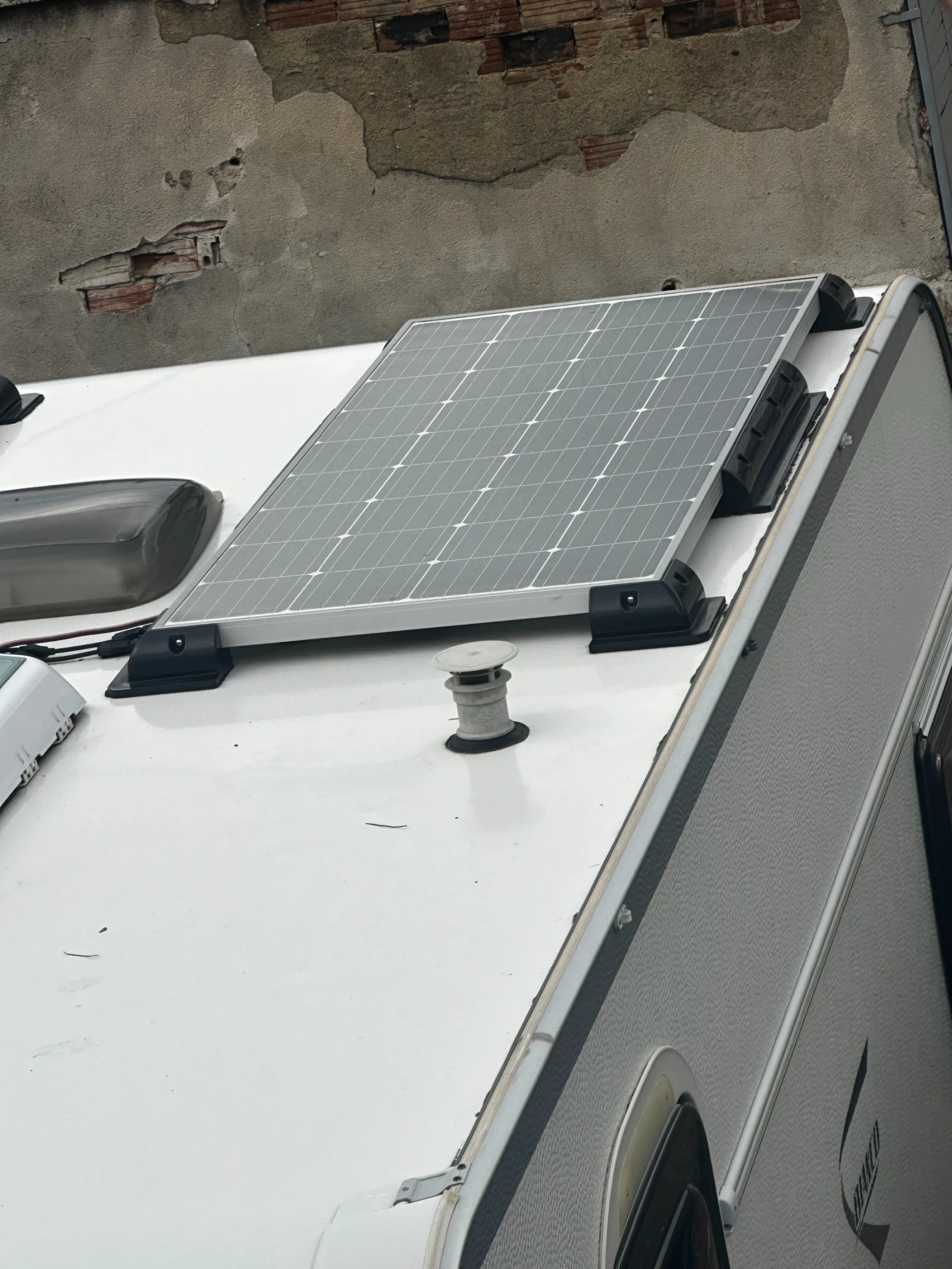 Каравана Fendt bianco, снимка 11 - Каравани и кемпери - 54223033