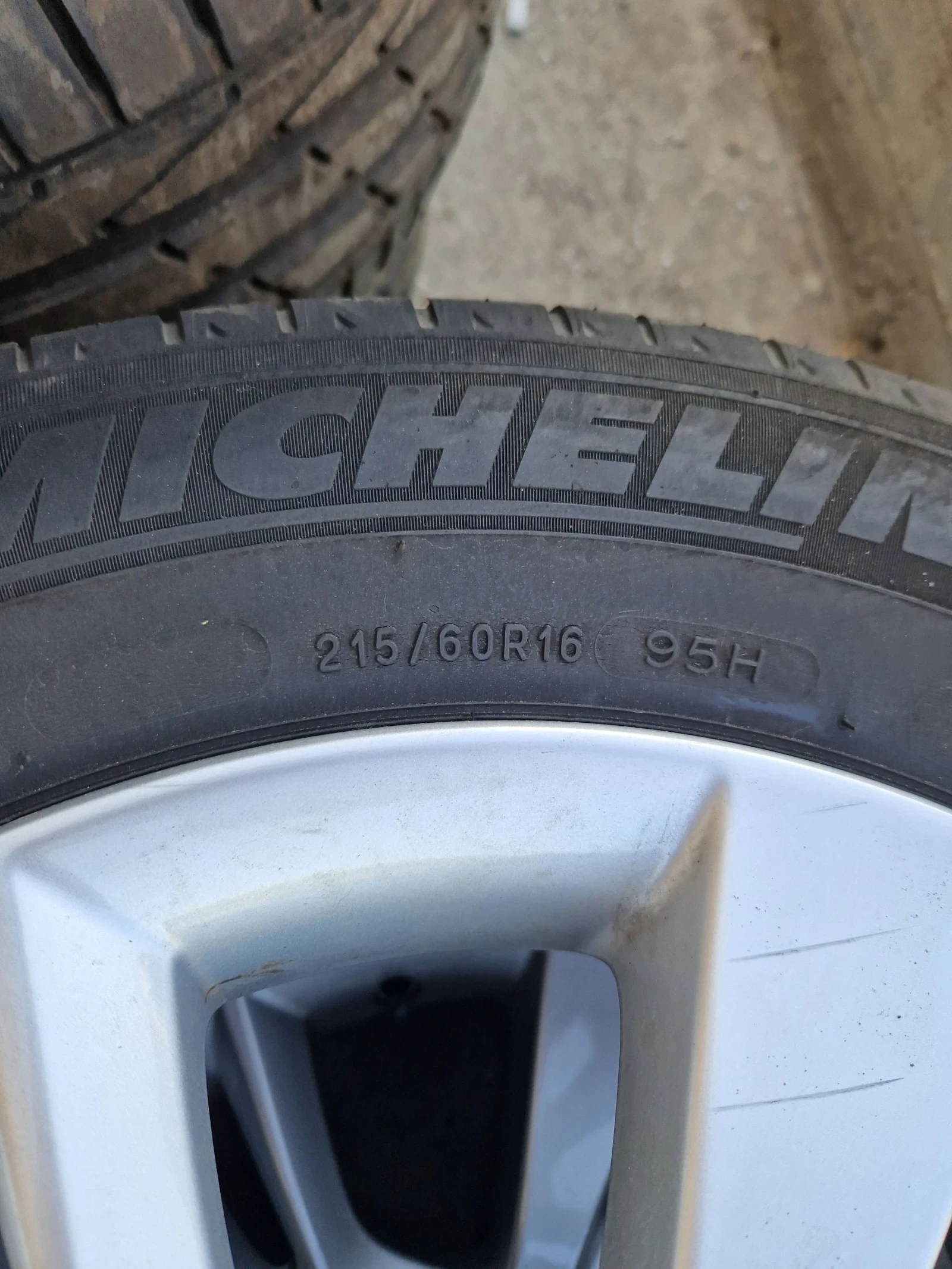 Гуми с джанти Michelin 215/60R16, снимка 4 - Гуми и джанти - 55076794