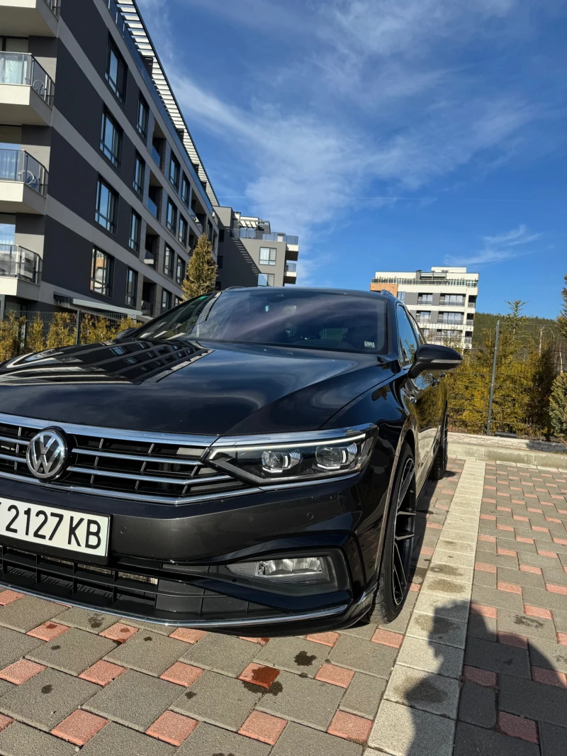 VW Passat R-line IQ Light, снимка 2 - Автомобили и джипове - 48893297