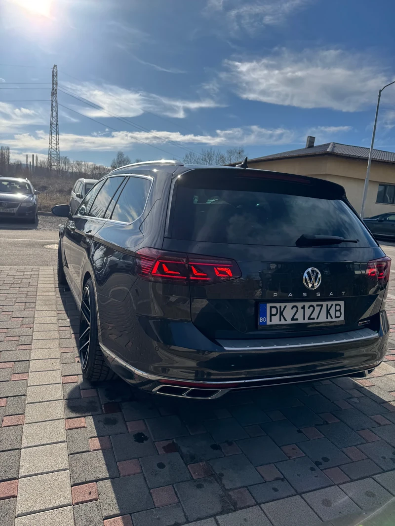 VW Passat R-line IQ Light, снимка 4 - Автомобили и джипове - 48893297