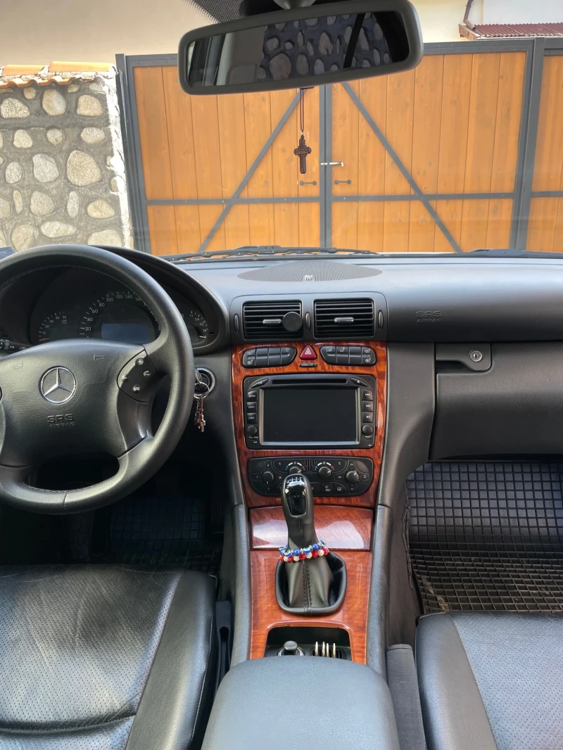 Mercedes-Benz C 200, снимка 11 - Автомобили и джипове - 49493326