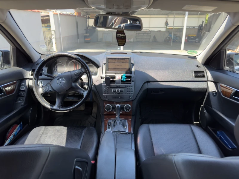 Mercedes-Benz C 220 ЗИМНИ ГУМИ, КОЖА, АВТОМАТ, НАВИ, ВСИЧКО ПЛАТЕНО, снимка 6 - Автомобили и джипове - 52383677