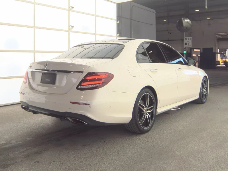 Mercedes-Benz E 300 AMG ПАКЕТ | ДИГИТАЛНО ТАБЛО | KEYLESS GO | HEAD-UP, снимка 4 - Автомобили и джипове - 53241912